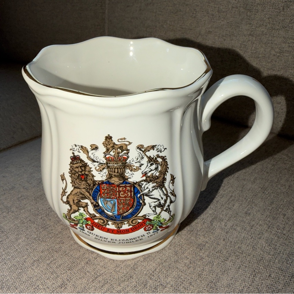 Queen Elizabeth II Silver Jubilee Worcester White Mug with Gold Trim